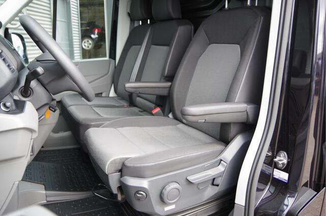 Volkswagen CRAFTER 35 2.0 TDI L3H3(L2H2) BLACK EDITION! AUT. LED, TREKHAAK, BETIMMERING, STOELVERWARMING, GEVEERDE ERGO COMFORT STOEL, CAMERA, NAVI, CRUISE, AIRCO, CARPLAY, PARKEERSENSOREN, MF STUURWIEL