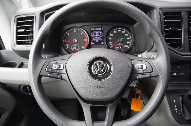Volkswagen CRAFTER 35 2.0 TDI L3H3(L2H2) BLACK EDITION! AUT. LED, TREKHAAK, BETIMMERING, STOELVERWARMING, GEVEERDE ERGO COMFORT STOEL, CAMERA, NAVI, CRUISE, AIRCO, CARPLAY, PARKEERSENSOREN, MF STUURWIEL