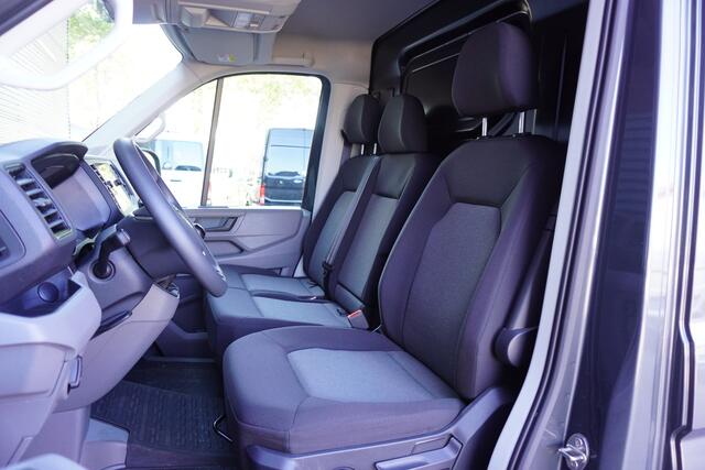 Volkswagen CRAFTER 180pk L4H3/L3H2 LED Apple Carplay Camera Parkeersensoren Navigatie Trekhaak Stoelverwarming