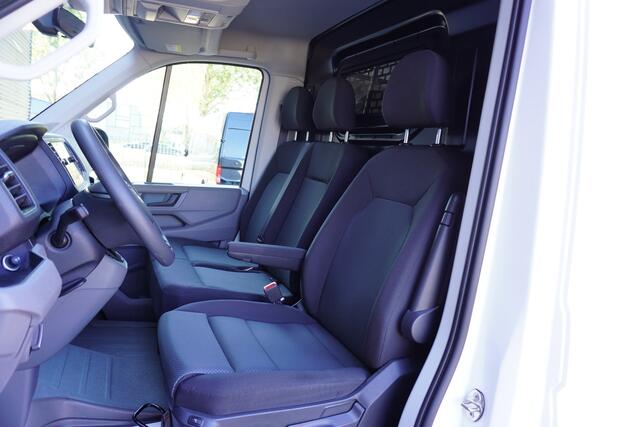 Volkswagen CRAFTER 163pk RWD Automaat L3H2/L2H1 LED 3500kg Trekhaak Navigatie Camera Apple carplay ACC Cruise control Stoelverwarming Standkachel