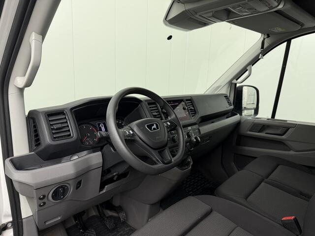 Volkswagen CRAFTER 2.0TDI 140PK L3H3 | Imperiaal | Trekhaak | Navigatie | Camera | 3-Zits | Airco | Cruise