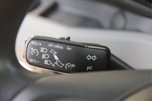 Volkswagen CRAFTER 35 2.0 TDI 140PK L3H3 (L2H2) EURO 6! 3-ZITS TREKHAAK 3T, NAVI, CAMERA, PDC, DAB, CRUISE, VOORRUITVERWARMING