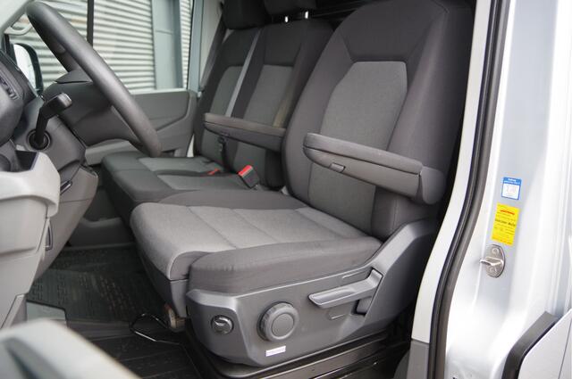 Volkswagen CRAFTER 2.0 TDI L3H3(L2H2) 3-ZITS, AUT. STOELVERWARMING, CRUISE, CAMERA, AIRCO, CARPLAY, PARKEERSENSOREN