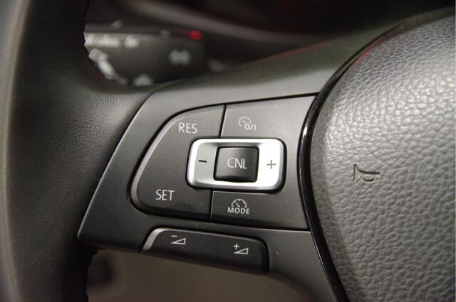 Volkswagen CRAFTER 2.0 TDI L3H3(L2H2) 3-ZITS, AUT. STOELVERWARMING, CRUISE, CAMERA, AIRCO, CARPLAY, PARKEERSENSOREN