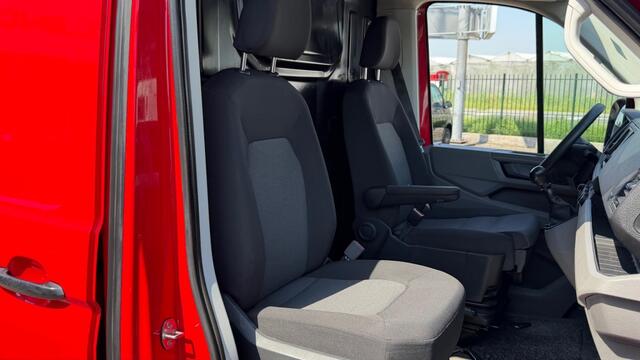 Volkswagen CRAFTER 2.0 TDI 130KW 177PK L3H2 EURO 6 3000KG TREKGEWICHT/ AIRCO/ CRUISE CONTROL/ TREKHAAK/ 100% DEALERONDERHOUDEN
