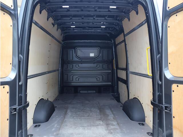 Volkswagen CRAFTER 35 2.0 TDI 177 PK 4MOTION 4X4 DSG L3H3 + 3000 KG TH | LED | MASSAGE | STANDKACHEL