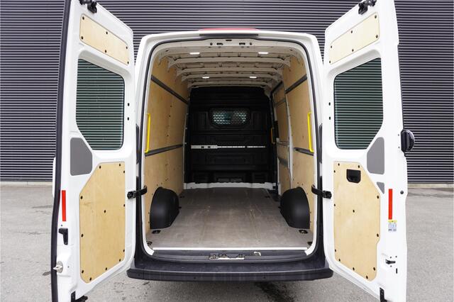 Volkswagen CRAFTER 35 140 PK L3H3 Airco PDC 270 Graden Deuren