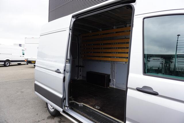 Volkswagen CRAFTER 140 PK Automaat L3H3 App Connect Cruise Control Camera Navi Trekhaak Voorruitverwarming