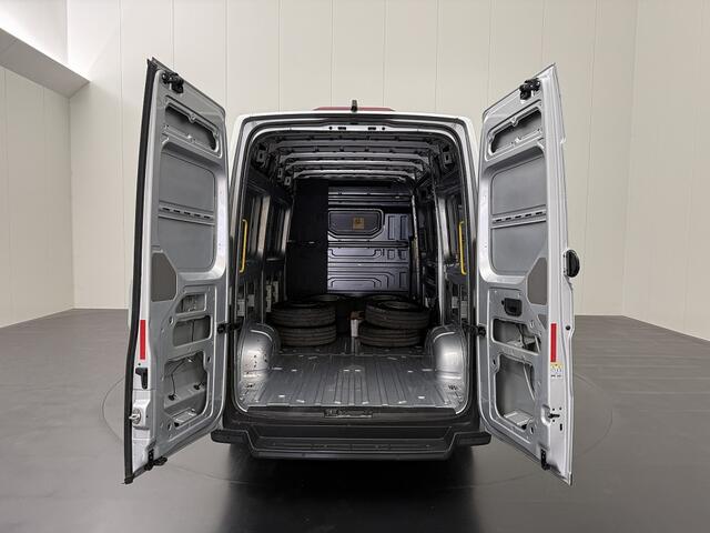 Volkswagen CRAFTER 2.0TDi 177PK DSG Automaat L3H3 | Led | Executive Edition | Standkachel | Navigatie | Camera | Airco | Cruise