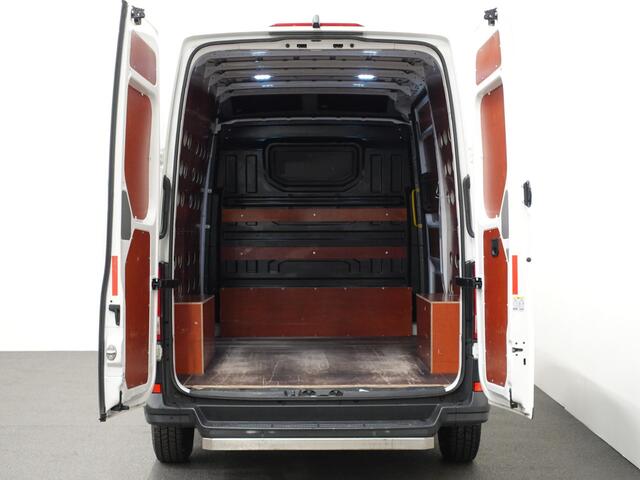 Volkswagen CRAFTER 177pk Automaat L3H3 / L2H2 Airco Cruise control Navigatie Camera Apple Carplay Sidebars