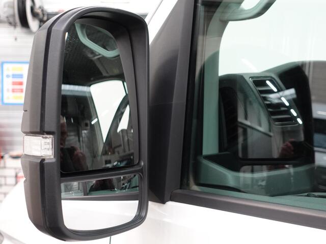 Volkswagen CRAFTER 177pk Automaat L3H3 / L2H2 Airco Cruise control Navigatie Camera Apple Carplay Sidebars