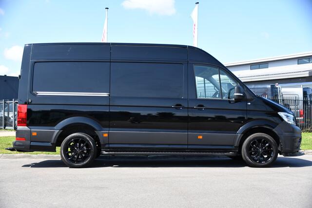 Volkswagen CRAFTER 35 2.0 TDI L3H3 RWD Black Edition Camera, Adaptieve Cruise, 3500kg Trekhaak, Automaat, LED, Geveerde stoel, 164pk, Massage stoel, Uniek!