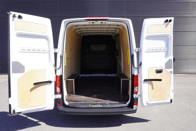 Volkswagen CRAFTER Facelift 140pk Automaat L3H3/L2H2 Apple Carplay Parkeersensoren digitaal Dashboard 3-Zits Cruise control