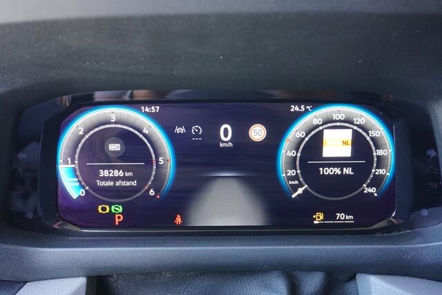 Volkswagen CRAFTER Facelift 140pk Automaat L3H3/L2H2 Apple Carplay Parkeersensoren digitaal Dashboard 3-Zits Cruise control