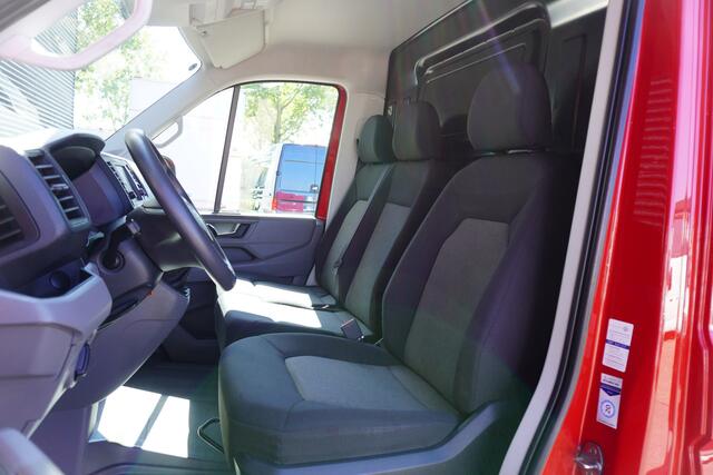 Volkswagen CRAFTER 140pk L3H2/L2H1 Trekhaak Camera 3-Zits Radio Bluetooth Euro6