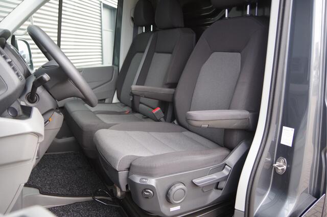 Volkswagen CRAFTER 35 2.0 TDI L3H2(L2H1) 3-ZITS, 165PK AUT. LED, 3.5T TREKHAAK, ADAPT. CRUISE, CAMERA, NAVI, AIRCO, VOORRUIT VERWARMING, NL AUTO, NAP