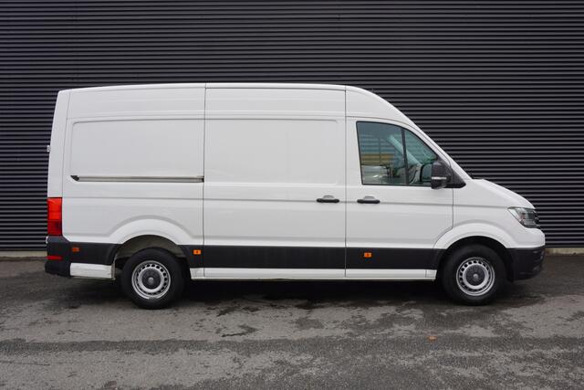 Volkswagen CRAFTER 140pk Automaat L3H3/L2H2 LED Navigatie Trekhaak Apple carplay Cruise control Parkeersensoren