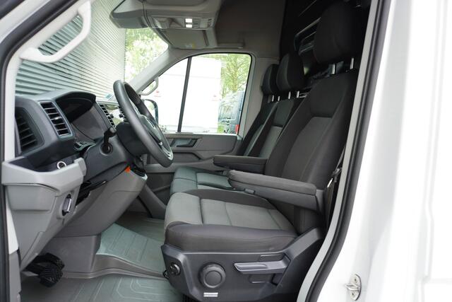 Volkswagen CRAFTER 140pk Automaat L3H3/L2H2 LED Navigatie Trekhaak Apple carplay Cruise control Parkeersensoren