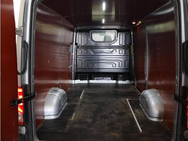 Volkswagen CRAFTER 35 2.0TDI L3H2 177 PK AUT. + CAMERA | LED | TREKHAAK 3000 KG | IMPERIAAL | CARPLAY