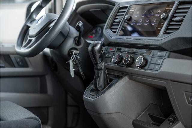 Volkswagen CRAFTER 35 2.0 TDI 177 PK L3H3 | Bi-Xenon | CarPlay | Camera | Navigatie | Cruise control | DAB | Betimmering | PDC | Dealer onderhouden | Nieuwe APK | Euro 6