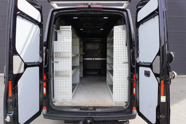 Volkswagen CRAFTER 180pk Automaat L3H3/L2H2 Navigatie Camera Parkeersensoren Trekhaak Cruise control Imperiaal