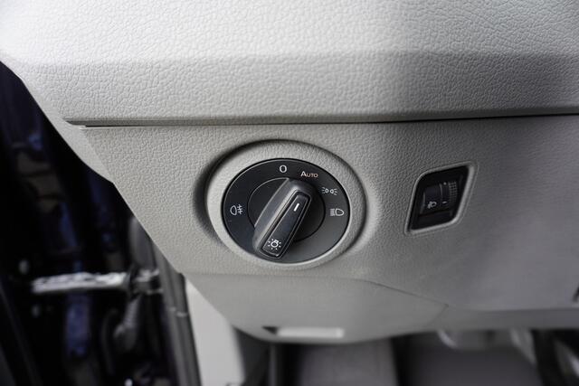 Volkswagen CRAFTER 180pk Automaat L3H3/L2H2 Navigatie Camera Parkeersensoren Trekhaak Cruise control Imperiaal