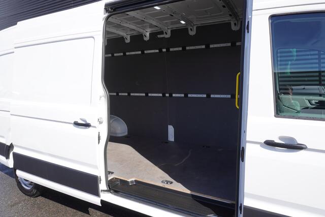 Volkswagen CRAFTER 180pk Autonaat L4H3/L3H2 LED Camera Apple Carplay Stoelverwarming 3-Zits