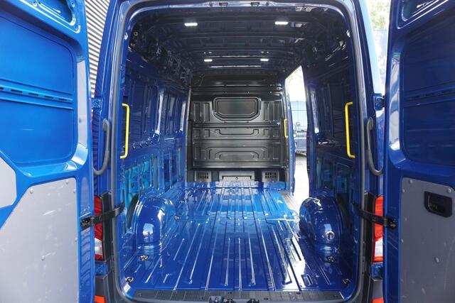 Volkswagen CRAFTER 180pk Automaat L3H3/L2H2 Apple carplay Cruise control Camera 3-Zits