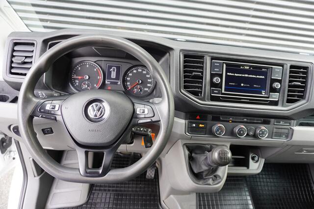 Volkswagen CRAFTER Volkswagen Crafter 180pk RWD L3H3/L2H2 3500kg Trekgewicht Trekhaak Apple carplay Camera Cruise control