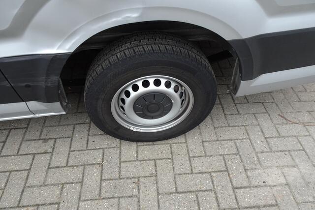 Volkswagen CRAFTER 30 2.0 TDI L3H3 Highline 140 pk 3 zits