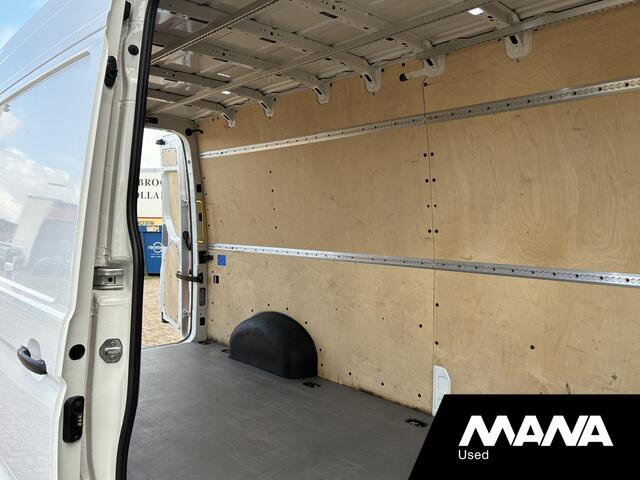 Volkswagen CRAFTER 35 2.0 TDI L4H3 Airco Camera Sensoren