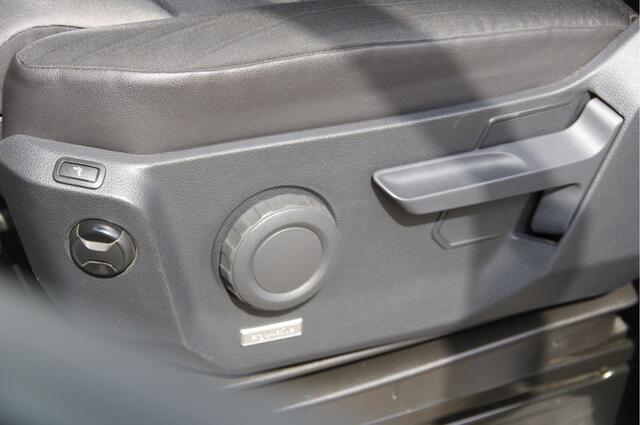 Volkswagen CRAFTER 35 2.0 TDI L3H3(L2H2) 3-ZITS, 177PK AUT. LED, ADAPT. CRUISE, STOELVERWARMING, STUURVERWARMING, VOORRUIT VERWARMING, STANDKACHEL, GEVEERDE ERGO ACTIVE STOEL