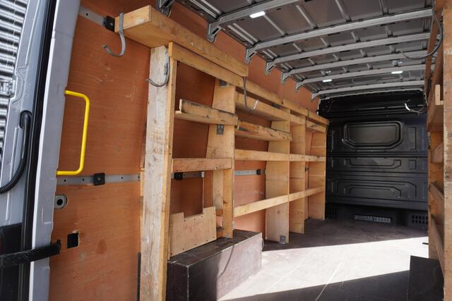 Volkswagen CRAFTER 50 N1 Dubbellucht 160pk Automaat L4H3/L3H2 Apple Carplay 3500kg Trekgewicht Imperiaal Camera Parkeersensoren Cruise control