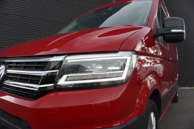 Volkswagen CRAFTER 180pk Automaat L3H3/L2H2 LED Apple carplay Trekhaak Navigatie Camera Cruise control 3-Zits