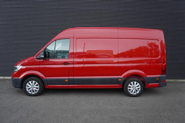 Volkswagen CRAFTER 180pk Automaat L3H3/L2H2 LED Apple carplay Trekhaak Navigatie Camera Cruise control 3-Zits