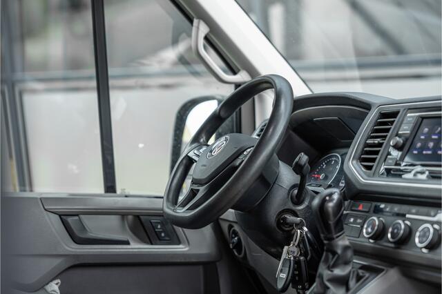 Volkswagen CRAFTER 2.0 TDI 177PK L3H3 DSG | L+R Schuifdeur | Bi-Xenon | ACC | Standkachel | CarPlay | Camera | Trekhaak | Stoelverwarming | Nieuwe APK | Euro 6