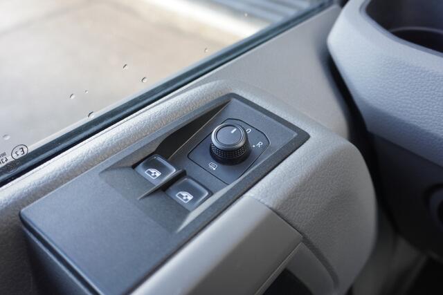 Volkswagen CRAFTER 140pk Automaat Bakwagen Laadklep zijdeur Apple Carplay Airco Cruise control