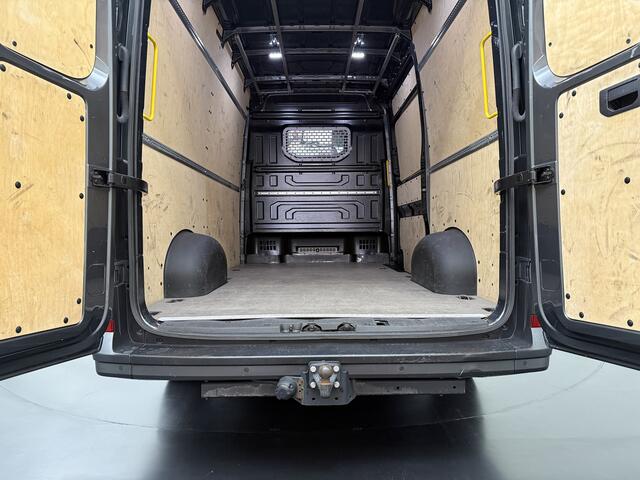 Volkswagen CRAFTER 2.0TDi 140PK L3H3 | Trekhaak 3000Kg | Multimedia | Camera | Airco | Cruise | 3-Zits