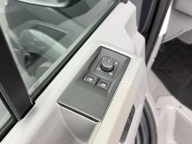 Volkswagen CRAFTER 2.0TDi 140PK L3H3 | Trekhaak 3000Kg | Multimedia | Camera | Airco | Cruise | 3-Zits