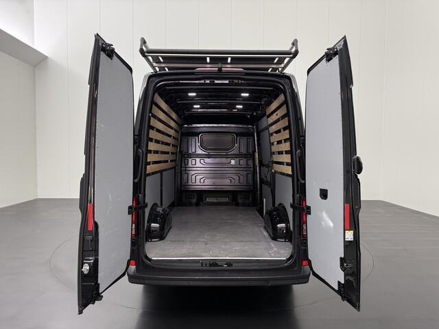 Volkswagen CRAFTER 2.0TDI 140PK DSG Automaat Executive+ L3H3 | Imperiaal | Navigatie | Camera | Airco | Cruise | 3-Zits