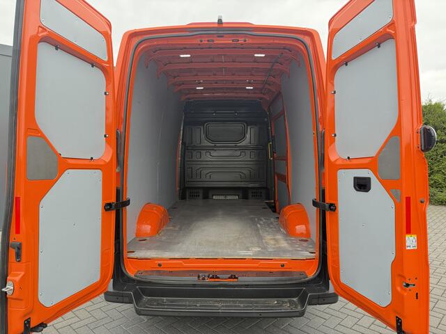 Volkswagen CRAFTER 35 2.0 TDI 177 PK / L3H3 / CAMERA / CRUISE / 3.5 TON TREKKEN / 3-ZITS / AIRCO / CARPLAY / GEVEERDE STOEL / 3500 KG AHG