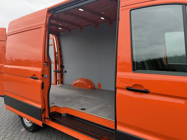 Volkswagen CRAFTER 35 2.0 TDI 177 PK / L3H3 / CAMERA / CRUISE / 3.5 TON TREKKEN / 3-ZITS / AIRCO / CARPLAY / GEVEERDE STOEL / 3500 KG AHG