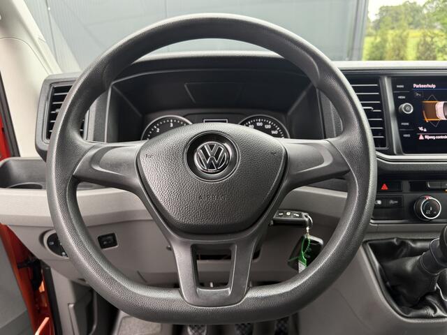 Volkswagen CRAFTER 35 2.0 TDI 177 PK / L3H3 / CAMERA / CRUISE / 3.5 TON TREKKEN / 3-ZITS / AIRCO / CARPLAY / GEVEERDE STOEL / 3500 KG AHG