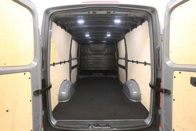 Volkswagen CRAFTER 2.0 TDI L3H2 177PK | 3000KG Trekgew. | Trekhaak | Cruise | Carplay | Navi | 2xSchuifdeur