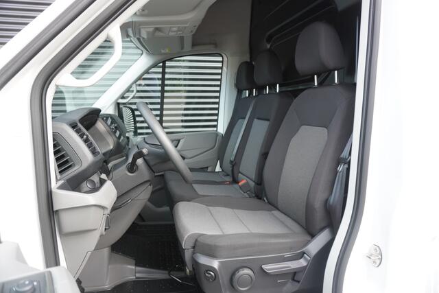 Volkswagen CRAFTER 177pk L3H3/L2H2 Apple Carplay Camera Parkeersensoren Navigatie Cruise control 3-Zits