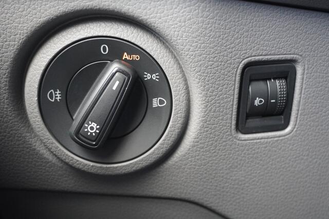 Volkswagen CRAFTER 177pk L3H3/L2H2 Apple Carplay Camera Parkeersensoren Navigatie Cruise control 3-Zits