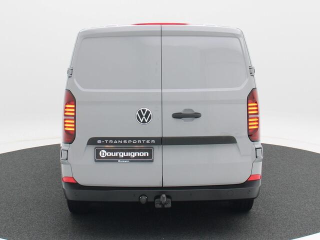 Volkswagen E-Transporter Bedrijfswagens L2 64kWh 218 pk | Trekhaak | Achterdeuren | Bijrijdersbank |