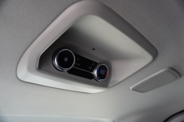 Volkswagen E-Transporter Caravelle 32 L1H1 Style 2 Schuifdeuren 64 kWh 9 persoons LED Apple Carplay Camera ACC Cruise control Digitaal Dashboard
