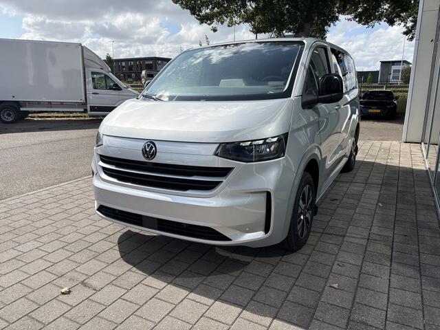 Volkswagen E-Transporter Caravelle L1 Life 64 kWh 136 Pk | 9 Persoons | Achteruitrijcamera | Warmtepomp | Prijs is INCL BTW & BPM Carplay/Android auto | Parkeersensoren | Prijs is INCL BTW & BPM