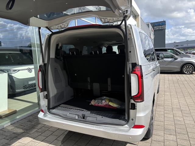 Volkswagen E-Transporter Caravelle L1 Life 64 kWh 136 Pk | 9 Persoons | Achteruitrijcamera | Warmtepomp | Prijs is INCL BTW & BPM Carplay/Android auto | Parkeersensoren | Prijs is INCL BTW & BPM